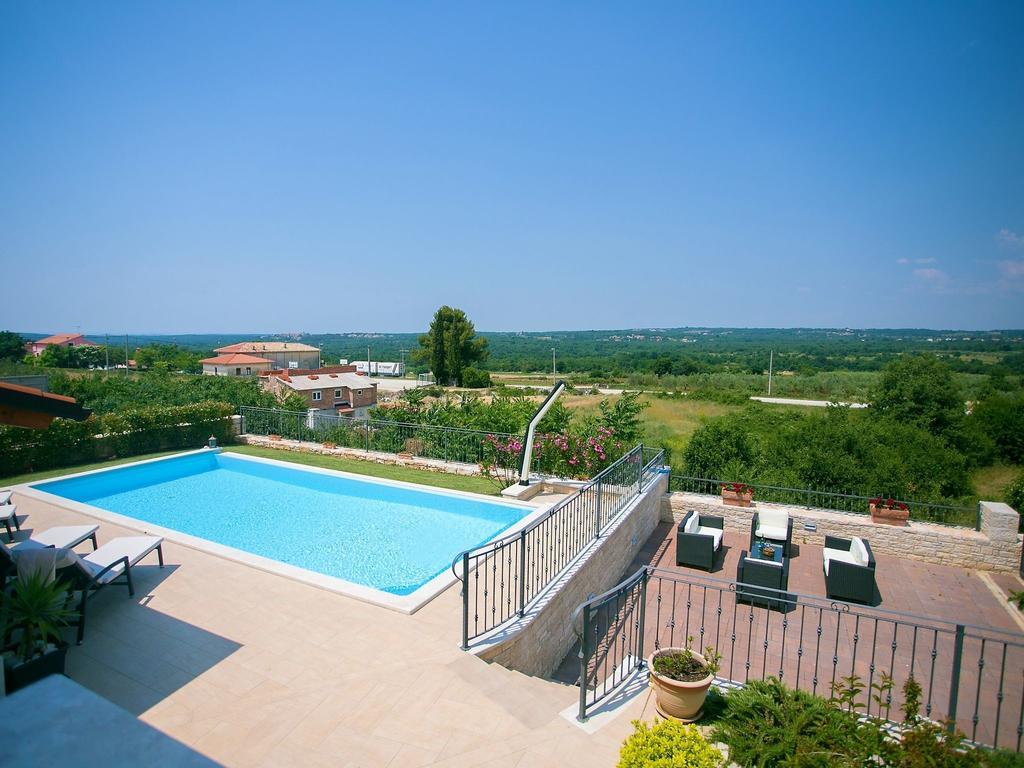 Luxurious Villa With Swimming Pool In Sveti Lovrec Selina Kültér fotó